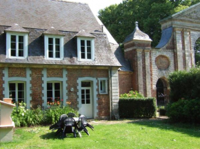 house listed as an historic building near Montreuil